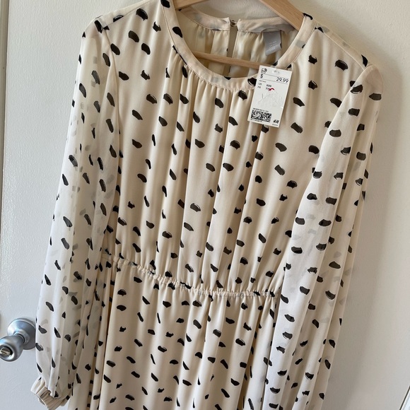 Dress - Picture 1 of 3